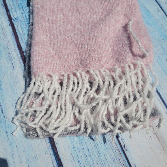 Fringe Ladies Pink White Gray  scarf, New - Picture 6 of 6